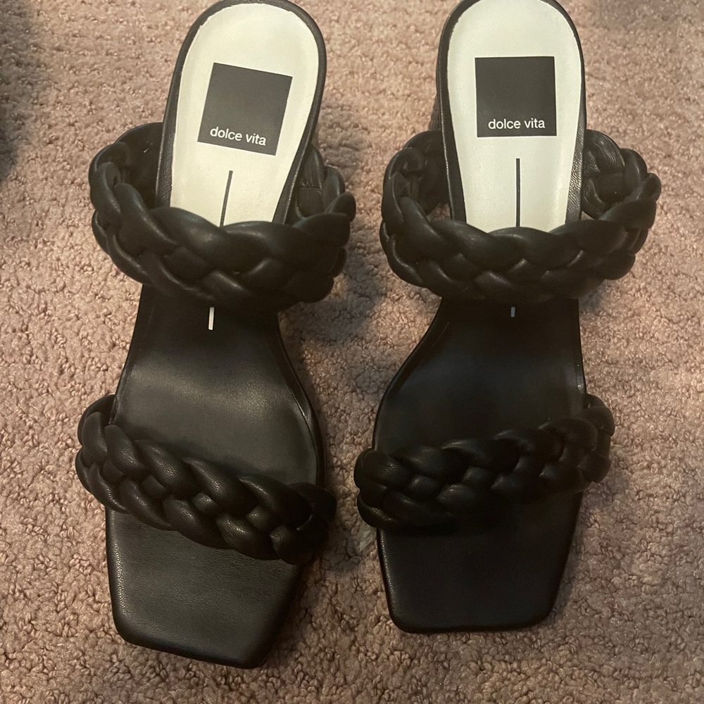 Adorable and comfortable, Dolce vita Paily slides worn once :)